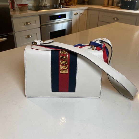AUTHENTIC GUCCI SYLVIE LEATHER MINI CHAIN BAG - Picture 2 of 3